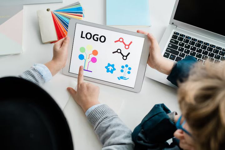Expert Tips and Advice for Choosing the Right Logo Maker