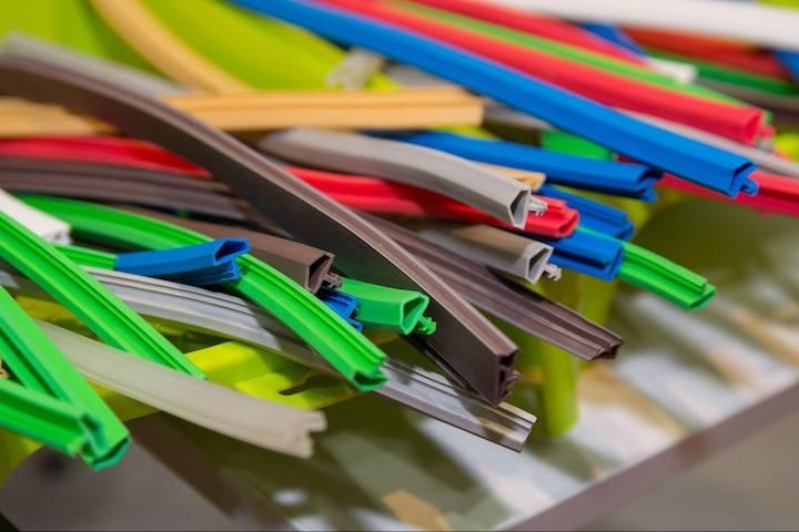Guide to Plastic Extrusion Machinery: Types, Dies, and Process Control