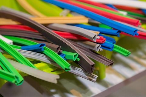 Guide to Plastic Extrusion Machinery: Types, Dies, and Process Control